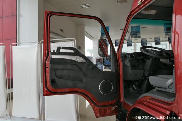 江淮 威铃 141马力 4X2 5.2米单排栏板载货车(HFC1056P91K2C5)驾驶室图