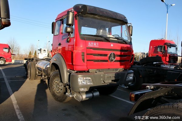 北奔 NG80系列重卡 300马力 6X4 LNG载货车底盘(ND1250BG5J6Z00)外观图