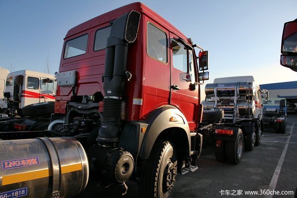 北奔 NG80系列重卡 300马力 6X4 LNG载货车底盘(ND1250BG5J6Z00)外观图（7/28）
