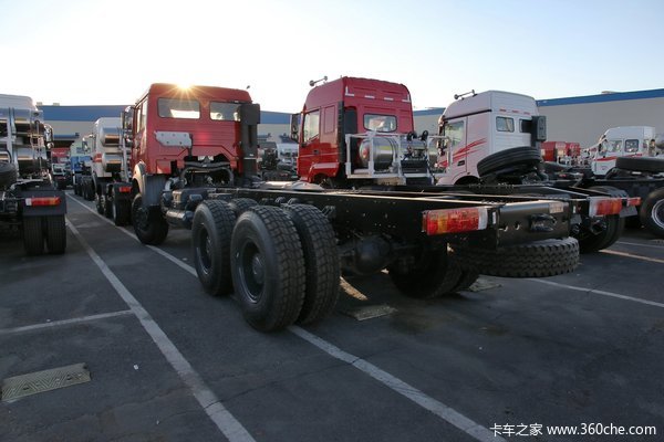 北奔 NG80系列重卡 300马力 6X4 LNG载货车底盘(ND1250BG5J6Z00)外观图（5/28）