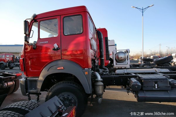 北奔 NG80系列重卡 300马力 6X4 LNG载货车底盘(ND1250BG5J6Z00)外观图（4/28）