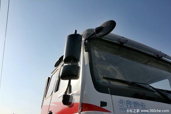北奔 NG80系列重卡 300马力 4X4 越野载货车(ND12502B41J)外观图（21/28）