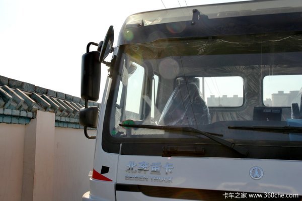 北奔 NG80系列重卡 300马力 4X4 越野载货车(ND12502B41J)外观图（13/28）