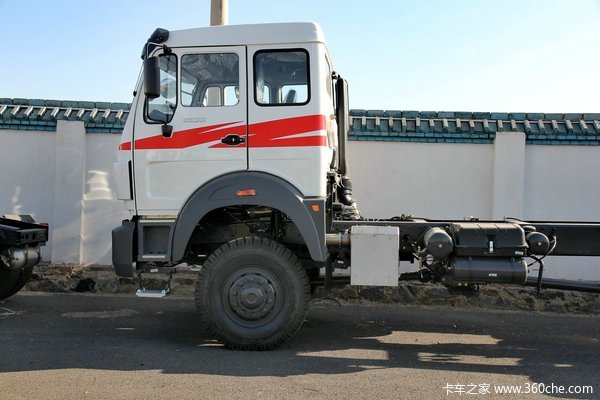 北奔 NG80系列重卡 300马力 4X4 越野载货车(ND12502B41J)外观图（5/28）