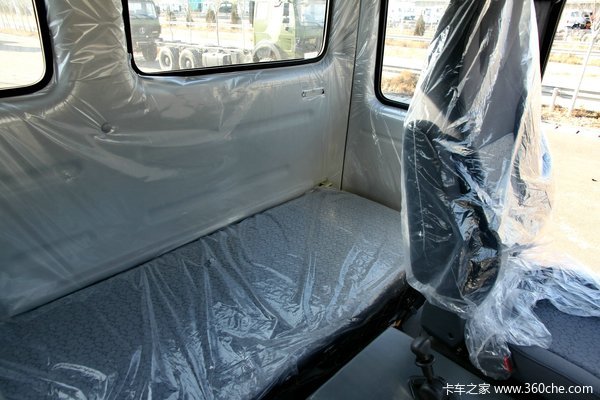 北奔 NG80系列重卡 300马力 4X4 越野载货车(ND12502B41J)驾驶室图（23/29）