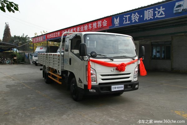 江铃凯锐N800H 152马力 4X2 4.675米排半栏板载货车(JX1083TPKA2)外观图