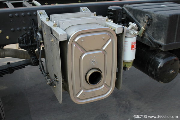 东风 天龙重卡 315马力 8X4 载货车(DFL1311A10)底盘图（9/32）