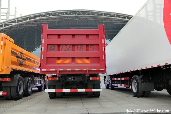 陕汽 德龙新M3000 300马力 8X4 自卸车(SX3316MN366)外观图（4/20）