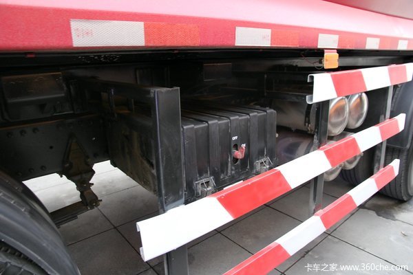 陕汽 德龙新M3000 300马力 8X4 自卸车(SX3316MN366)底盘图（5/19）