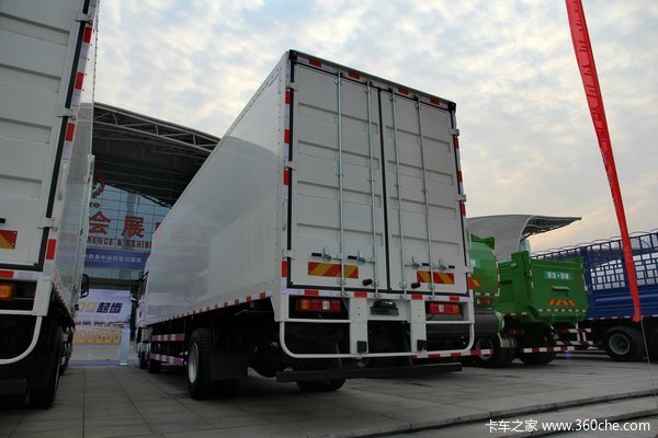 陕汽 德龙X3000 245马力 6X2 厢式载货车(SX5256XXY4K549)外观图（5/20）