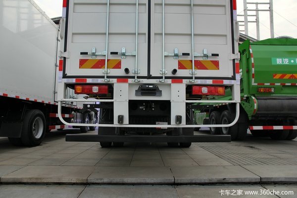 陕汽 德龙X3000 245马力 6X2 厢式载货车(SX5256XXY4K549)上装图（3/4）