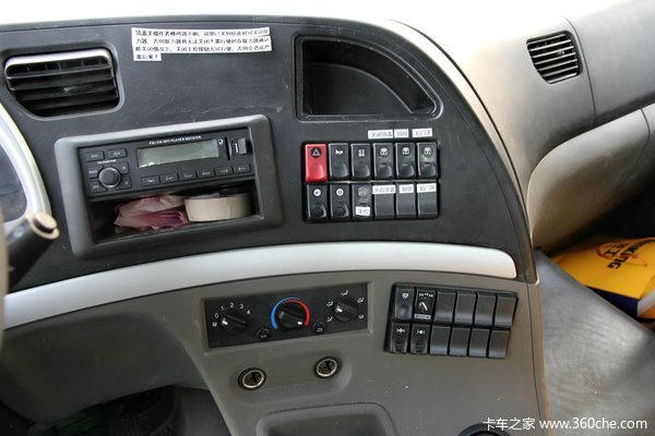 陕汽 德龙新M3000 336马力 6X4 自卸车(SX3256MT404)驾驶室图（8/15）