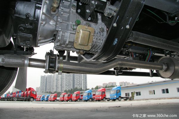 江淮 帅铃威司达W530 160马力 4X2 6.75米厢式载货车(HFC5110XXYP70K1E1)底盘图（28/67）