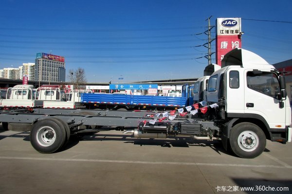 江淮 帅铃威司达W500 160马力 4X2 6.8米厢式载货车底盘(HFC5142XXYP70K1E1)外观图（4/5）