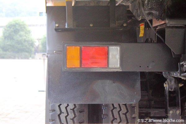 红岩 杰狮重卡 310马力 8X4 自卸车(CQ3315HMG366B)底盘图（17/41）