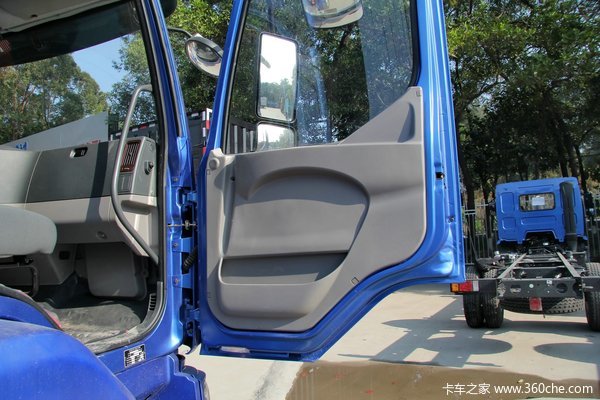东风柳汽 乘龙中卡 220马力 6X2 厢式载货车(LZ5250XXYRCMA)驾驶室图（50/50）