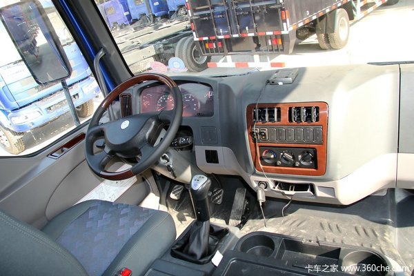 东风柳汽 乘龙中卡 220马力 6X2 厢式载货车(LZ5250XXYRCMA)驾驶室图（22/50）