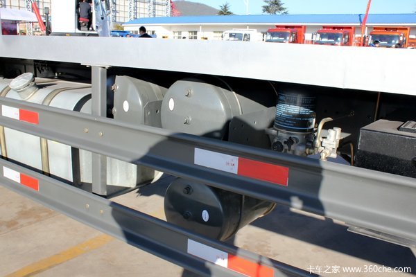 力帆时骏 凯沃达中卡 160马力 4X2 载货车（LFJ5160XXY2）底盘图（22/26）