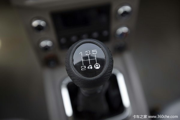 东风P68-331标准型 2.8L柴油 两驱 双排皮卡驾驶室图（15/29）