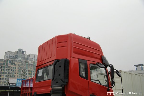 东风 天龙重卡 245马力 6X2 厢式载货车底盘(DFL5253XXYAX1B)外观图（53/71）