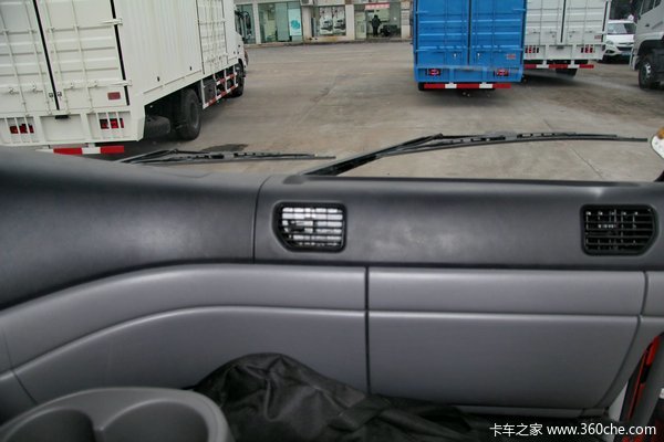 东风 天龙重卡 245马力 6X2 厢式载货车底盘(DFL5253XXYAX1B)驾驶室图（61/67）