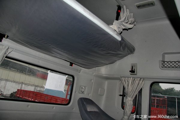 东风 天龙重卡 245马力 6X2 厢式载货车底盘(DFL5253XXYAX1B)驾驶室图（43/67）
