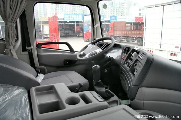 东风 天龙重卡 245马力 6X2 厢式载货车底盘(DFL5253XXYAX1B)驾驶室图（40/67）