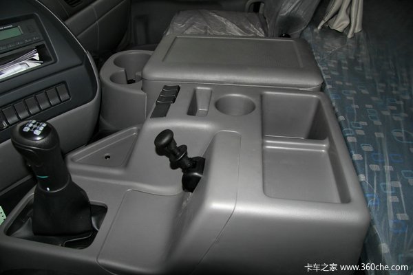 东风 天龙重卡 245马力 6X2 厢式载货车底盘(DFL5253XXYAX1B)驾驶室图（31/67）