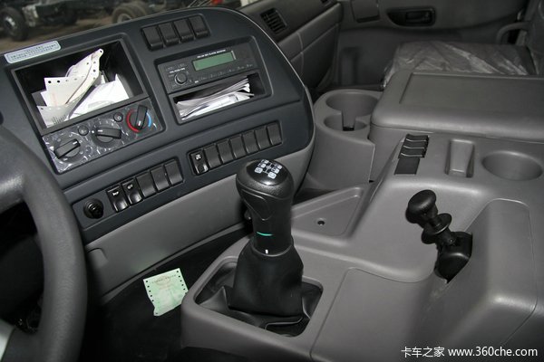 东风 天龙重卡 245马力 6X2 厢式载货车底盘(DFL5253XXYAX1B)驾驶室图（29/67）