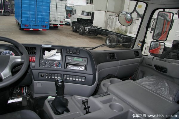 东风 天龙重卡 245马力 6X2 厢式载货车底盘(DFL5253XXYAX1B)驾驶室图（12/67）