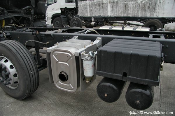 东风 天龙重卡 245马力 6X2 厢式载货车底盘(DFL5253XXYAX1B)底盘图（18/81）