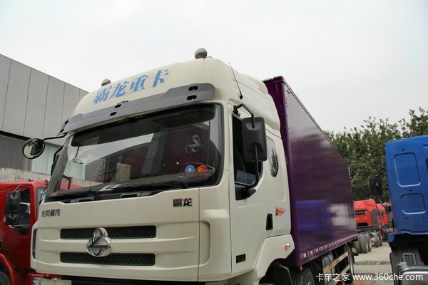 东风柳汽 霸龙重卡 245马力 6X2 排半厢式载货车(LZ5200XXYM5CA)外观图（23/51）