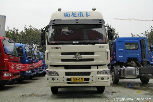 东风柳汽 霸龙重卡 245马力 6X2 排半厢式载货车(LZ5200XXYM5CA)外观图（9/51）