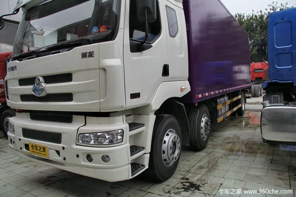 东风柳汽 霸龙重卡 245马力 6X2 排半厢式载货车(LZ5200XXYM5CA)外观图（4/51）