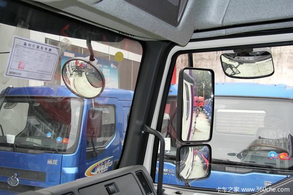 东风柳汽 霸龙重卡 245马力 6X2 排半厢式载货车(LZ5200XXYM5CA)驾驶室图（35/47）