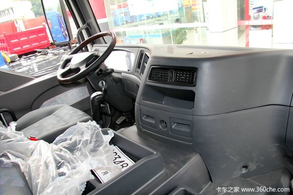 东风柳汽 霸龙重卡 245马力 6X2 排半厢式载货车(LZ5200XXYM5CA)驾驶室图（25/47）