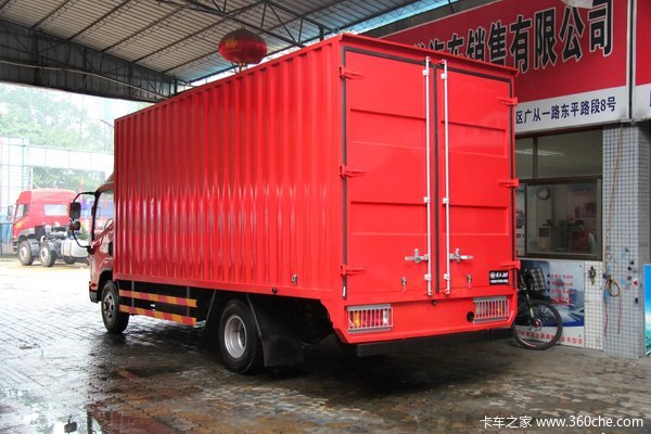 青岛解放 J6F 150马力 4X2 5.21米单排厢式载货车(CA5086XXYP40K2L3E4A84-3)外观图（7/37）