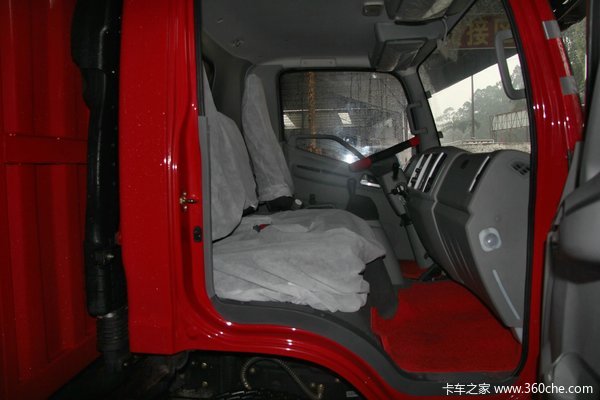 青岛解放 J6F 150马力 4X2 5.21米单排厢式载货车(CA5086XXYP40K2L3E4A84-3)驾驶室图（29/32）