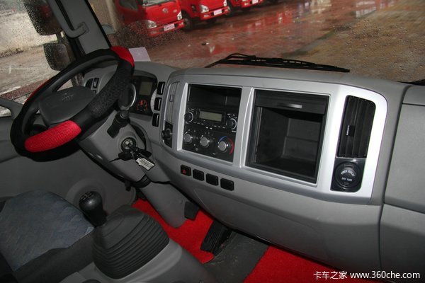 青岛解放 J6F 150马力 4X2 5.21米单排厢式载货车(CA5086XXYP40K2L3E4A84-3)驾驶室图（25/32）
