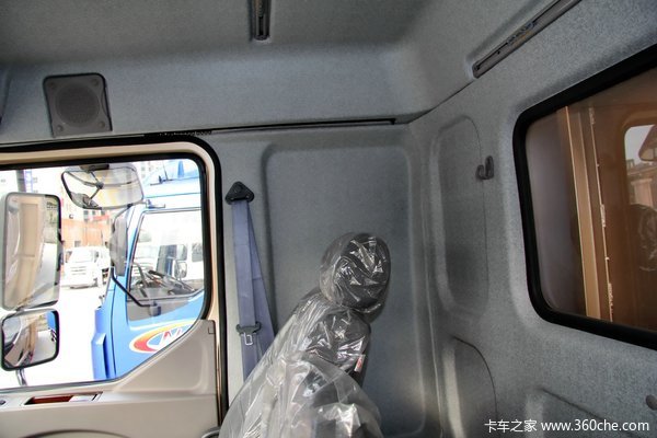 东风柳汽 乘龙中卡 170马力 4X2 仓栅载货车(LZ5120CCYRAPA)驾驶室图（26/39）