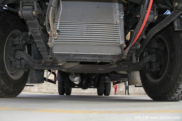 东风柳汽 乘龙中卡 170马力 4X2 仓栅载货车(LZ5120CCYRAPA)底盘图