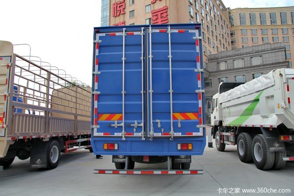 东风柳汽 乘龙中卡 160马力 4X2 厢式载货车(LZ5121XXYRAPA)外观图（4/29）