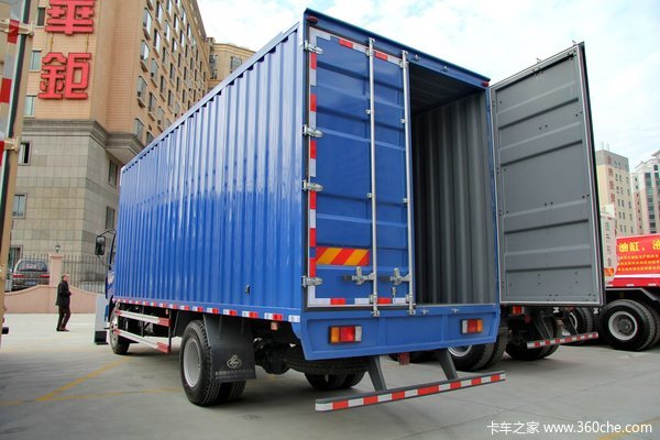 东风柳汽 乘龙中卡 160马力 4X2 厢式载货车(LZ5121XXYRAPA)上装图（3/11）