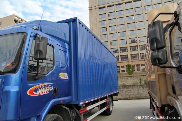 东风柳汽 乘龙中卡 160马力 4X2 厢式载货车(LZ5121XXYRAPA)上装图（1/11）