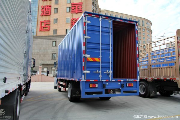 东风柳汽 乘龙中卡 140马力 4X2 厢式载货车(LZ5121XXYRAPA)外观图（5/24）