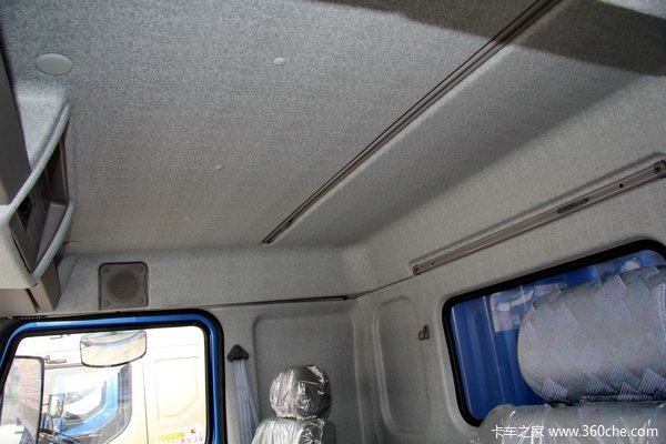 东风柳汽 乘龙中卡 140马力 4X2 厢式载货车(LZ5121XXYRAPA)驾驶室图（14/18）