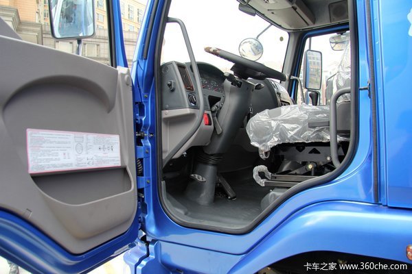 东风柳汽 乘龙中卡 140马力 4X2 厢式载货车(LZ5121XXYRAPA)驾驶室图（3/18）