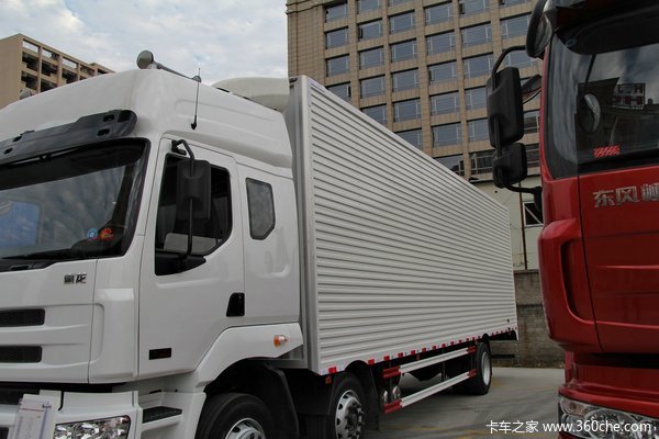 东风柳汽 霸龙重卡 270马力 6X2 排半厢式载货车(LZ5200XXYM5CA)外观图（40/42）