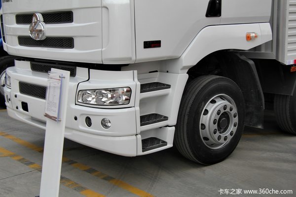 东风柳汽 霸龙重卡 270马力 6X2 排半厢式载货车(LZ5200XXYM5CA)外观图（26/42）