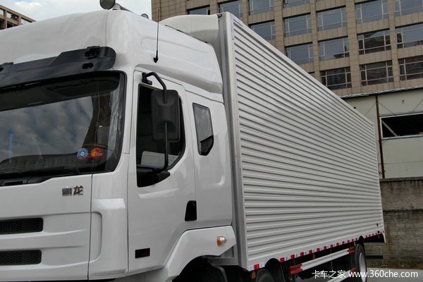 东风柳汽 霸龙重卡 270马力 6X2 排半厢式载货车(LZ5200XXYM5CA)外观图（21/42）